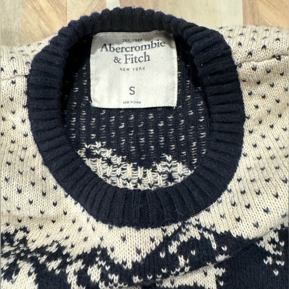 Abercrombie & Fitch Christmas Sweater - Picture 3 of 3